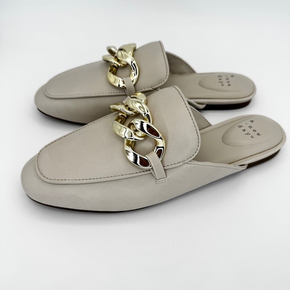 A NEW DAY Kiki Chain Loafer Mules Size 7.5 Off White Vegan Leather Slip On Flats - Picture 3 of 10